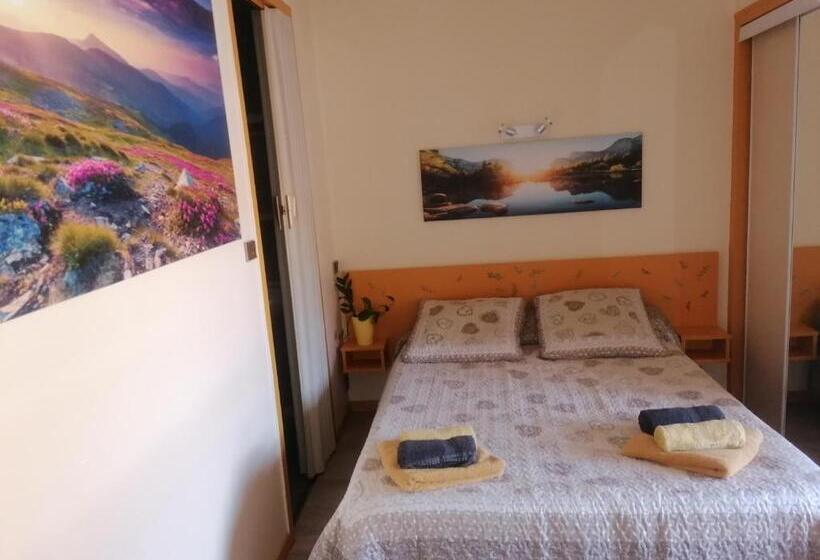Номер Стандарт, Chambres D'hôtes L'astazou