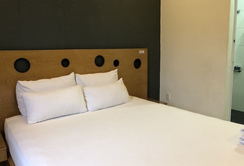 اتاق لوکس با بالکن, Istay Inn Saigon