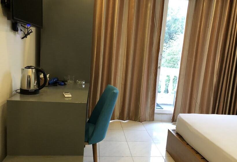 اتاق لوکس با بالکن, Istay Inn Saigon