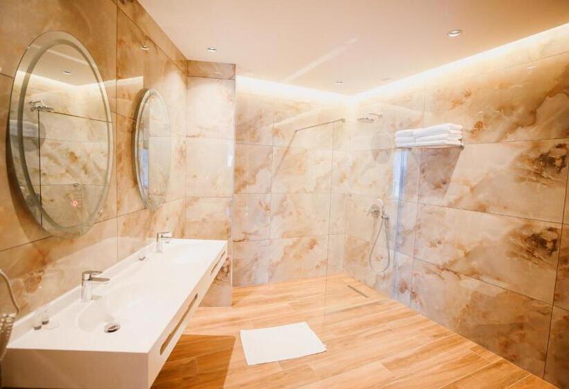 Трехместный Superior Вид на Море, Klajdi Resort & Spa