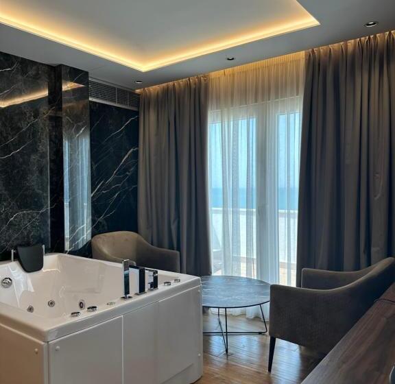 자쿠지 스위트, Klajdi Resort & Spa