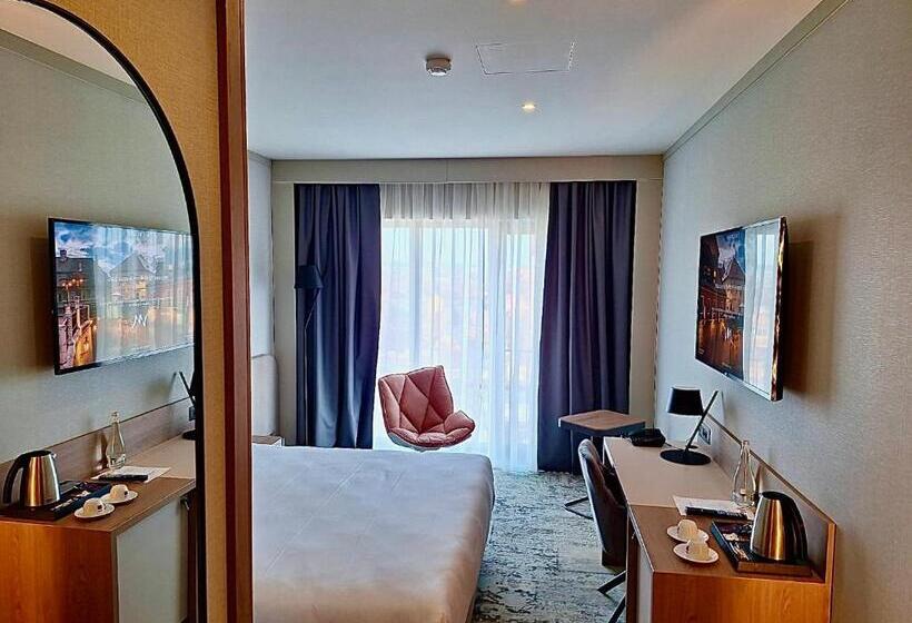 اتاق سوپریور با تخت بزرگ, Mercure Sibiu Arsenal