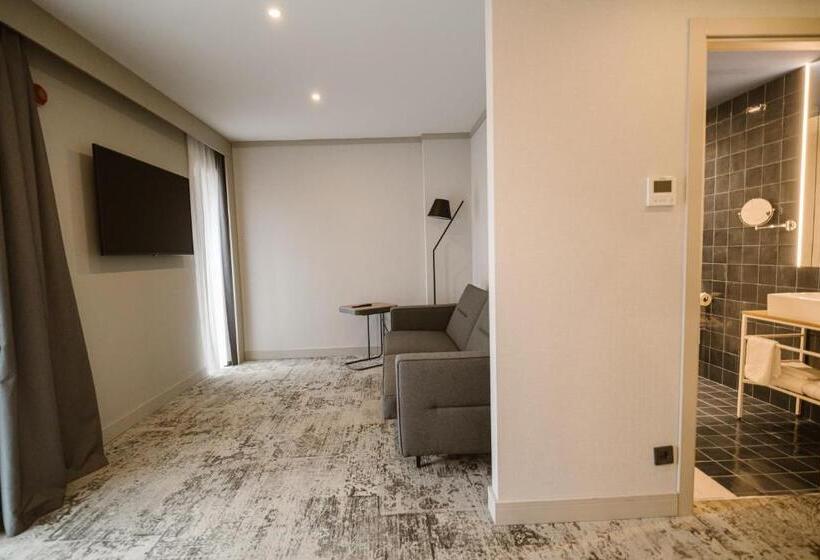 سوییت, Mercure Sibiu Arsenal