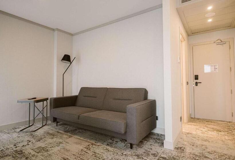 سوییت, Mercure Sibiu Arsenal