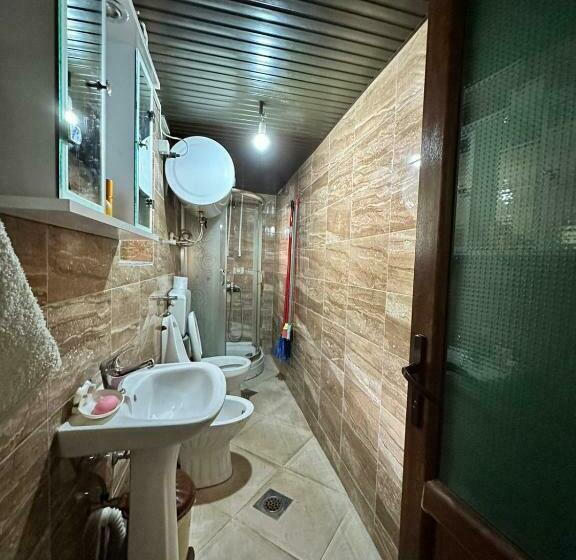 Кровать в Общей Комнате, Guest House Kukaj Valbone