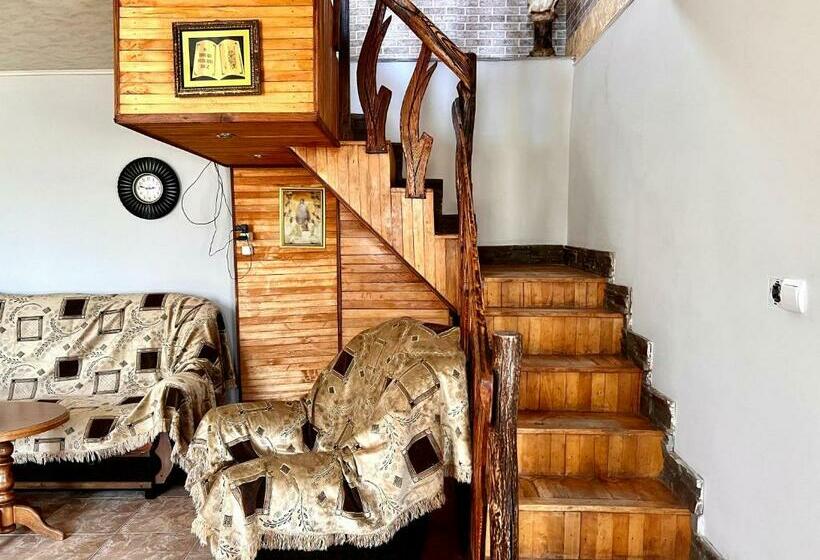 Family Suite, Yerivar