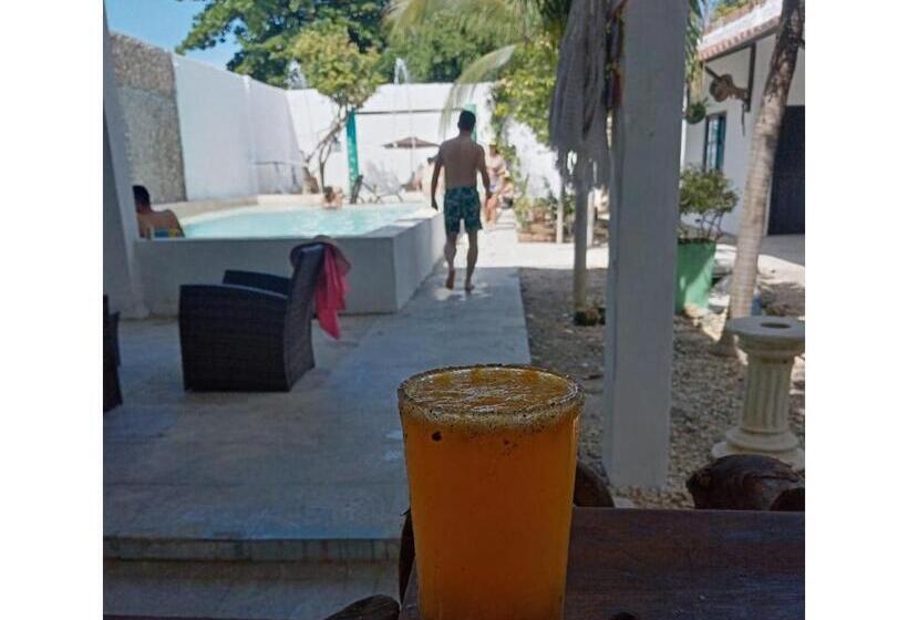 غرفة قياسية ثلاثية, Room In Lodge   Tr A4d Hostel Room Near Castillo San Felipe With Pool And Wifi