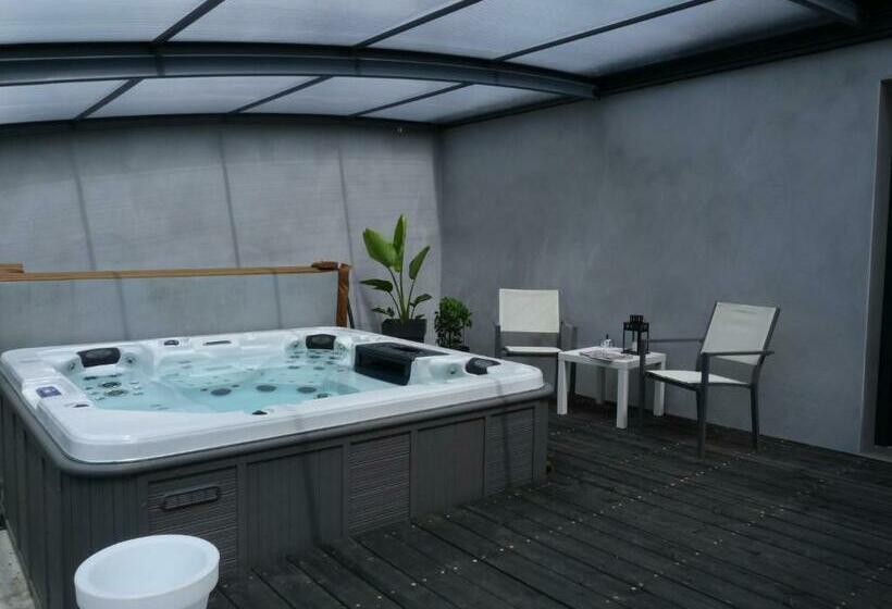 اتاق لوکس با تخت بزرگ, Chambres D'hotes Deluxe Jacuzzi Mas De L'etoile