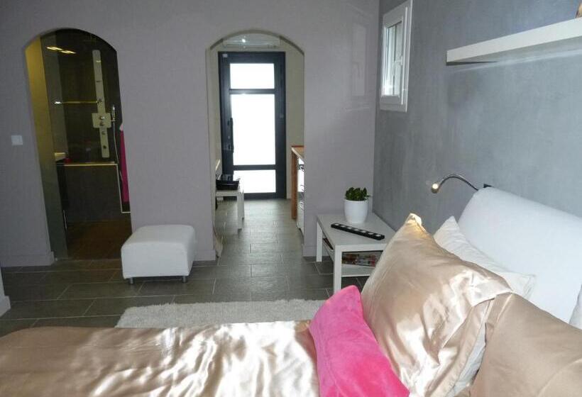 اتاق لوکس با تخت بزرگ, Chambres D'hotes Deluxe Jacuzzi Mas De L'etoile