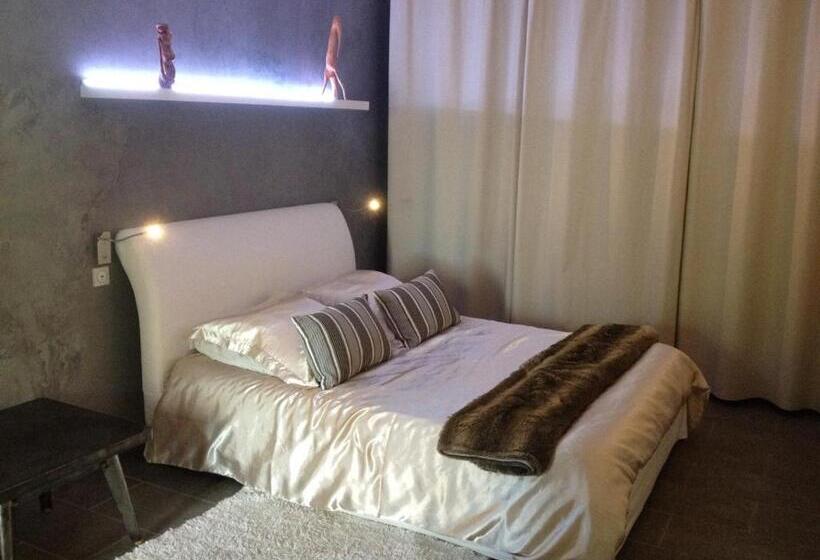 اتاق لوکس با تخت بزرگ, Chambres D'hotes Deluxe Jacuzzi Mas De L'etoile