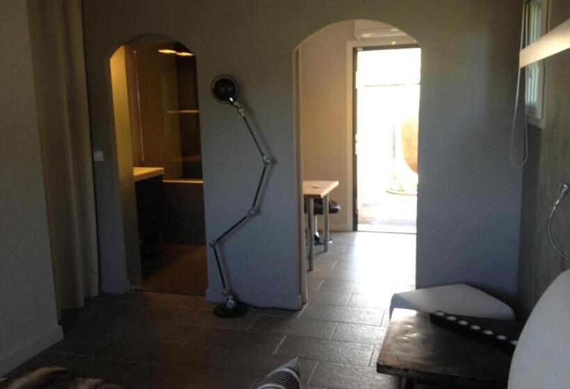 اتاق لوکس با تخت بزرگ, Chambres D'hotes Deluxe Jacuzzi Mas De L'etoile
