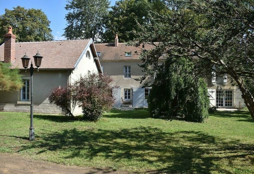Трехместный Номер Стандарт Вид на Сад, Domaine Des Douves
