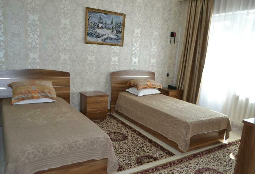 اتاق استاندارد با بالکن, Gostinitsa Grand