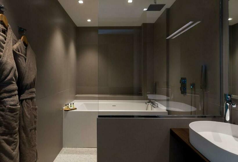 سوئیت با تخت بزرگ, L Arbre Voyageur   Bw Premier Collection   Lille