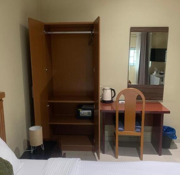 Standard Single Room, Manjaro Suites