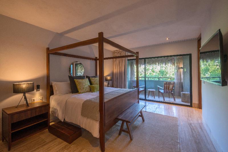 מיטת קינג בסוויטה, Kimpton Aluna Resort Tulum, An Ihg