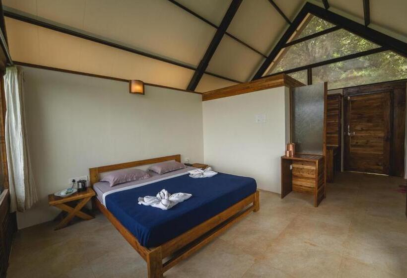 带阳台的豪华间, Shatavari Eco Resort