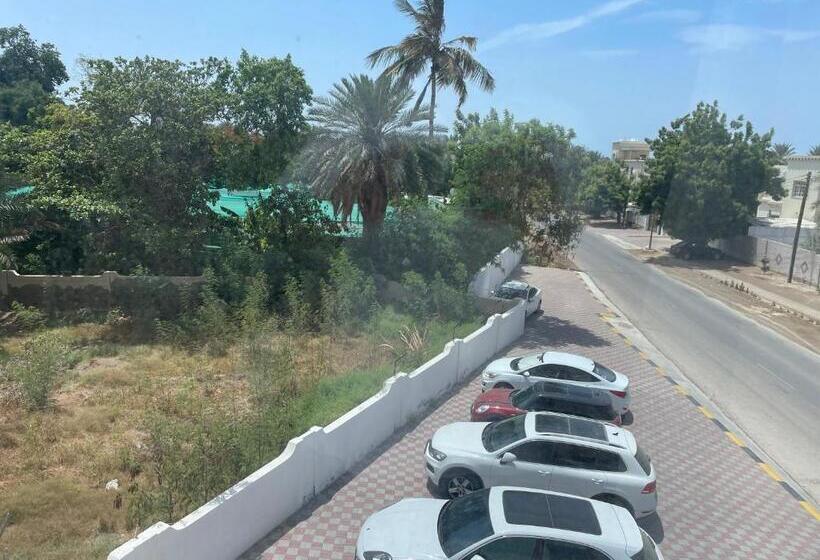 سوئیت جونیور با چشم‌انداز باغ, Season Inn Hotel_al Hail