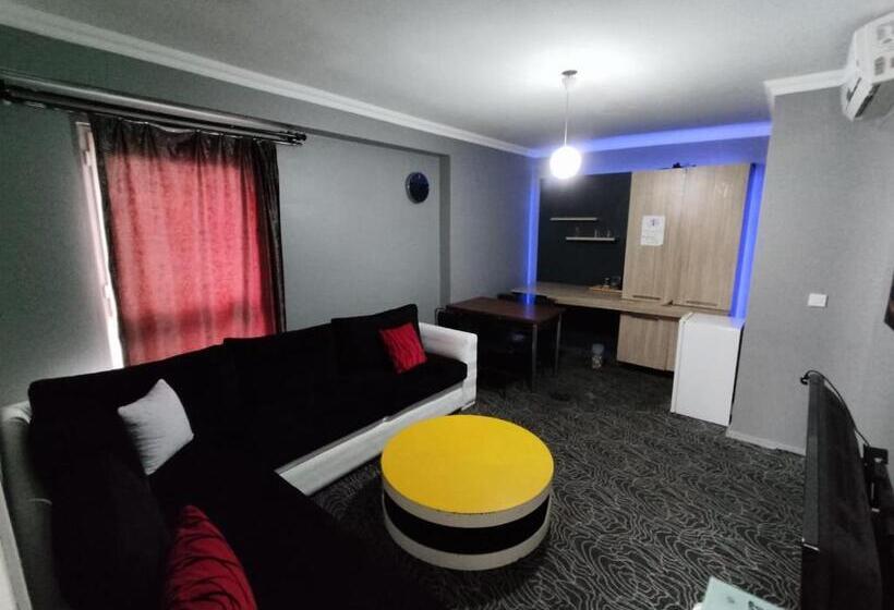 家庭间, İnci̇ House