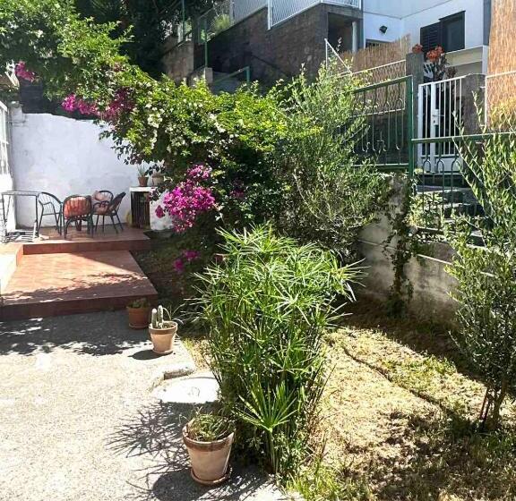اتاق استاندارد با چشم‌انداز باغ, Apartments Maya