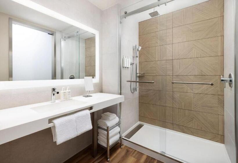 اتاق دلوکس با تخت کینگ و چشم‌انداز شهر, Ac Hotel By Marriott Honolulu   All New