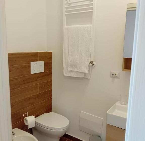 اتاق لوکس با بالکن و چشم‌انداز دریا, B&b La Casa Di Polly