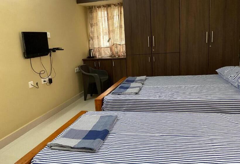 اتاق لوکس سه تخته, Shantham Service Apartments, Indumanagar, Coimbatore