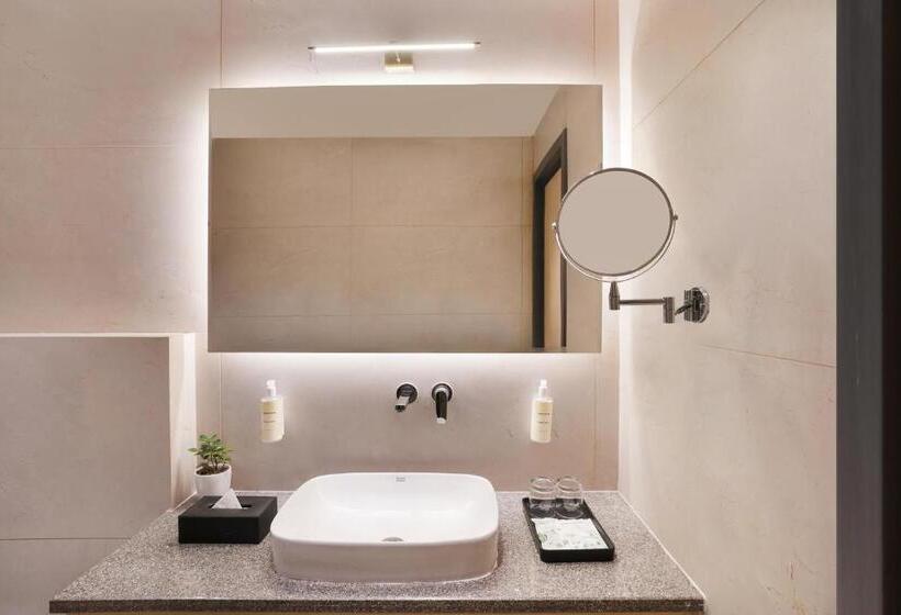 带大床的豪华间, Lemon Tree Hotel, Haridwar