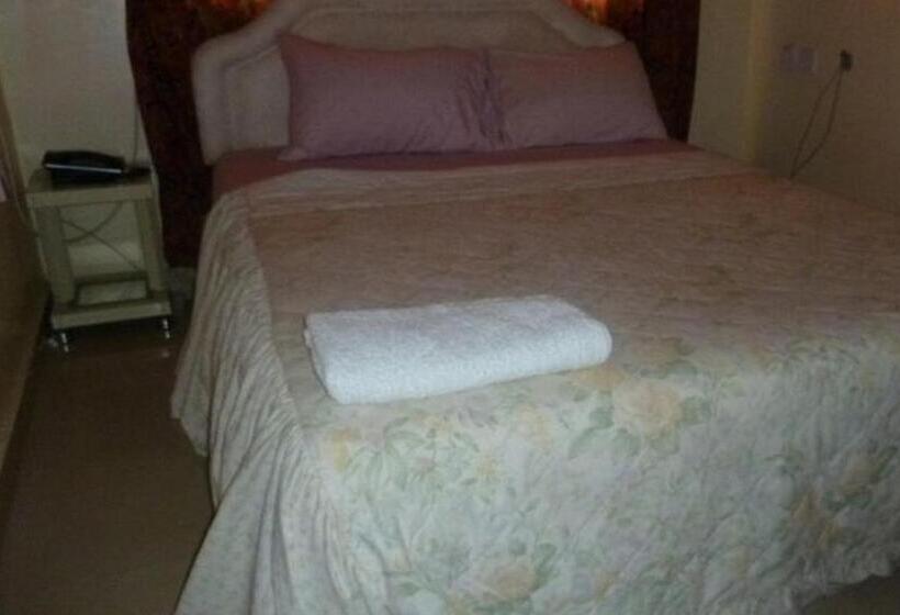 اتاق استاندارد چهار تخته, Room In Lodge   Vision Serviced Apartments