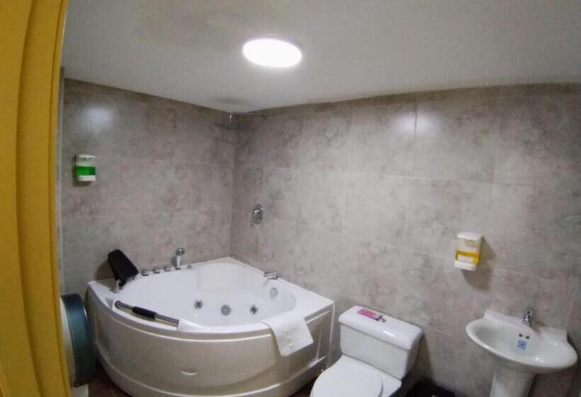 Люкс с гидромассажем, Hostal Verona