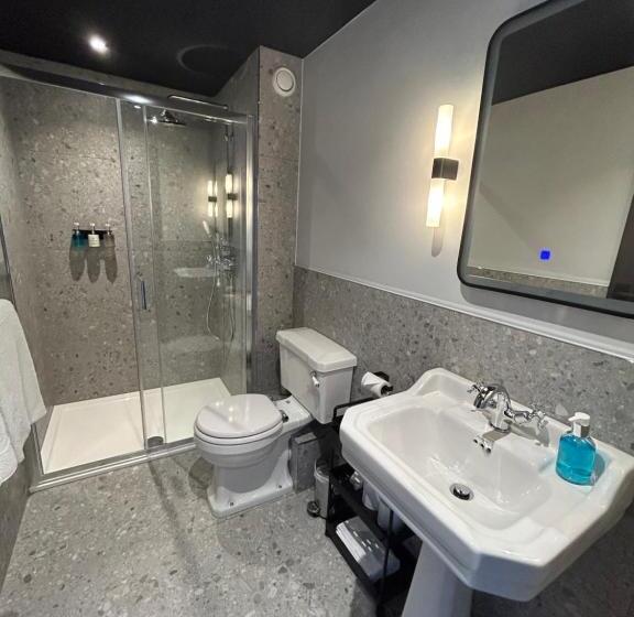 اتاق سوپریور با تخت بزرگ, Crescent Place
