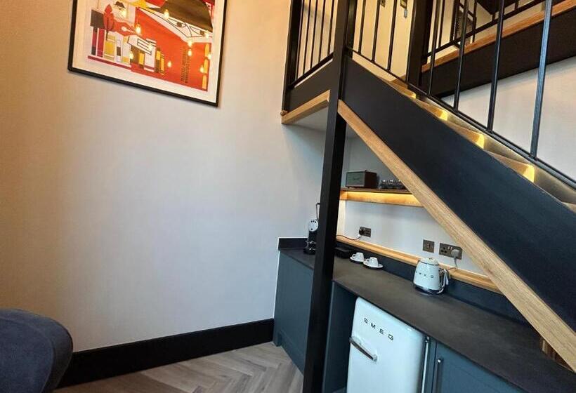 اتاق سوپریور با تخت بزرگ, Crescent Place