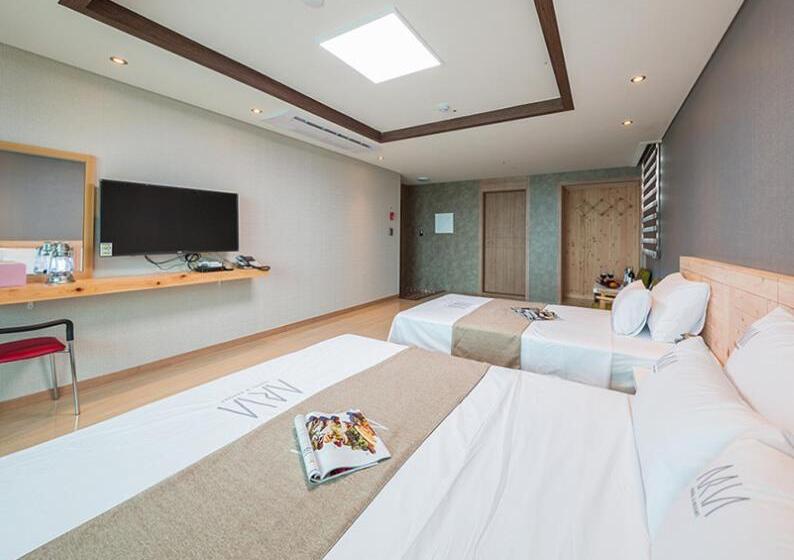 اتاق خانوادگی با چشم‌انداز دریا, Aria Pension & Resort
