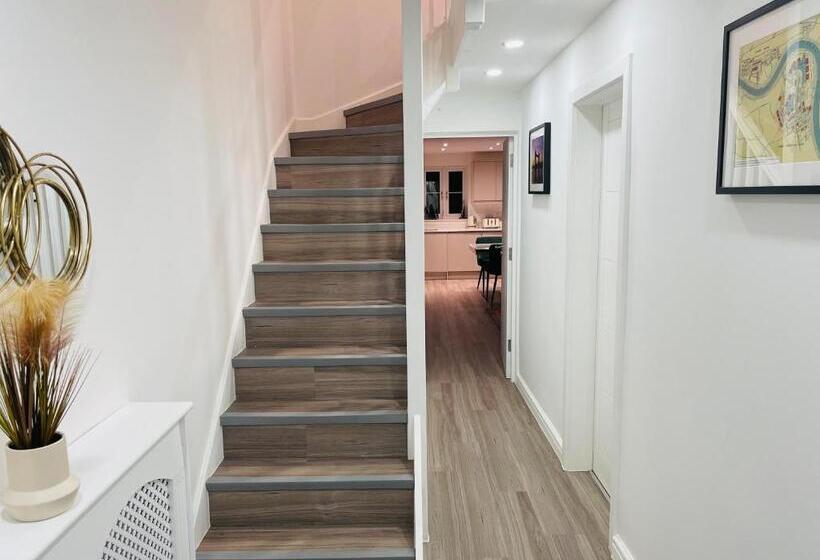غرفة قياسية مطلّة علي الحديقة, Riverside Double Room Garden View E14