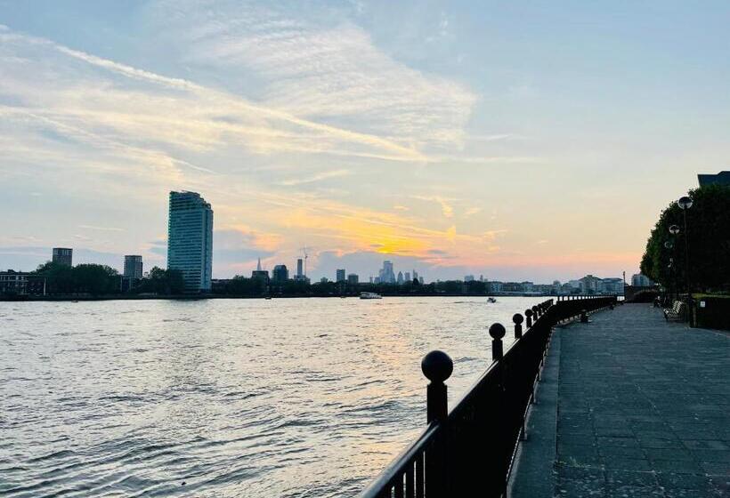 غرفة قياسية مطلّة علي الحديقة, Riverside Double Room Garden View E14