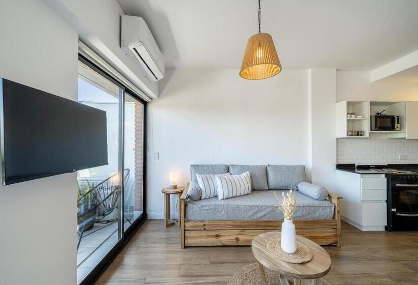 استودیوی لوکس, Studio In Palermo
