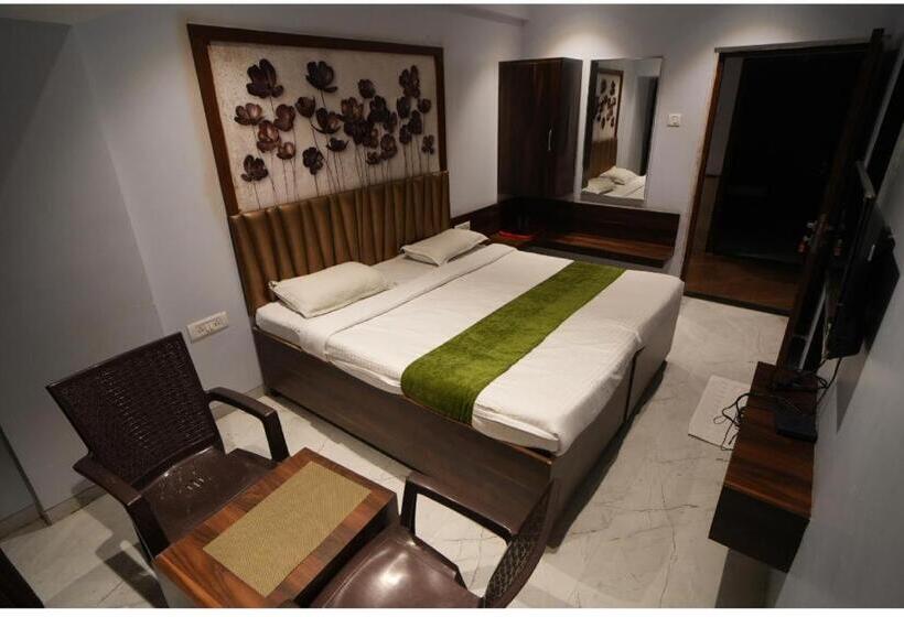 Номер Deluxe, Modi Samrat