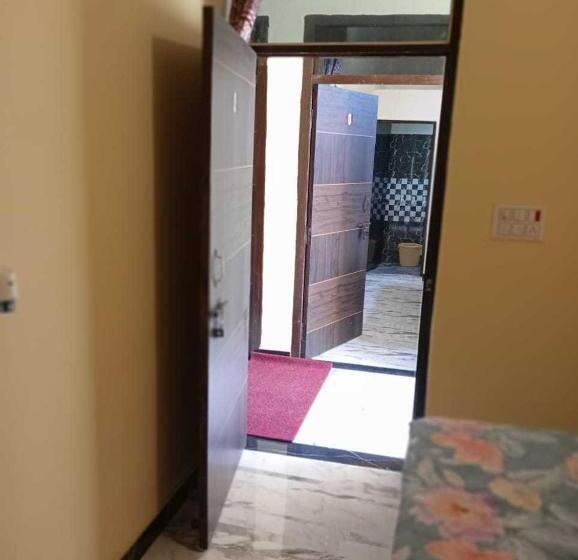 Трехместный Номер Классика, Oyo Dream House