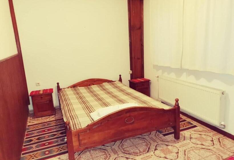 Номер Deluxe, хотел механа караджейката