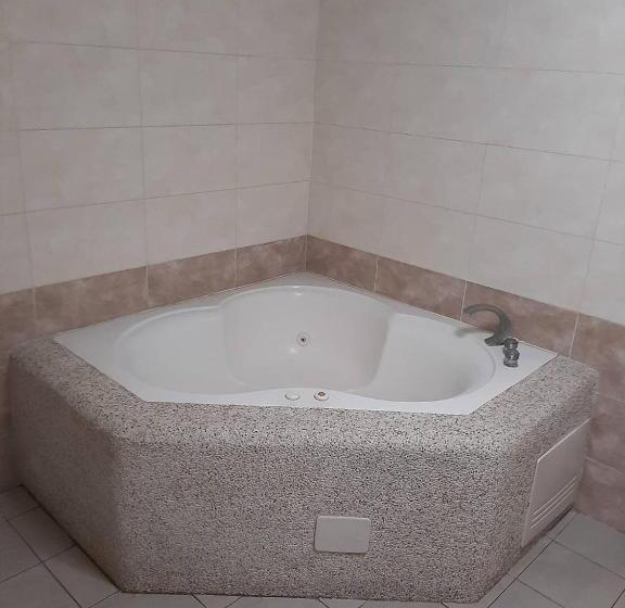 اتاق استاندارد با وان آب گرم, Xinghe Motel   Chaozhou