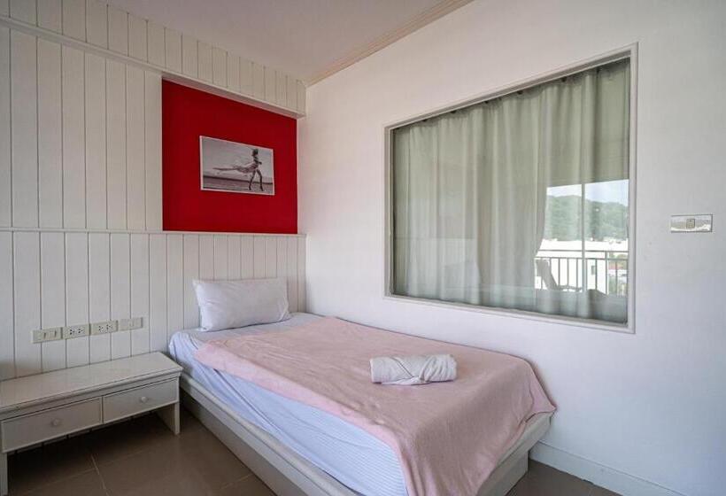 Quarto Estandar, Santi White House Patong