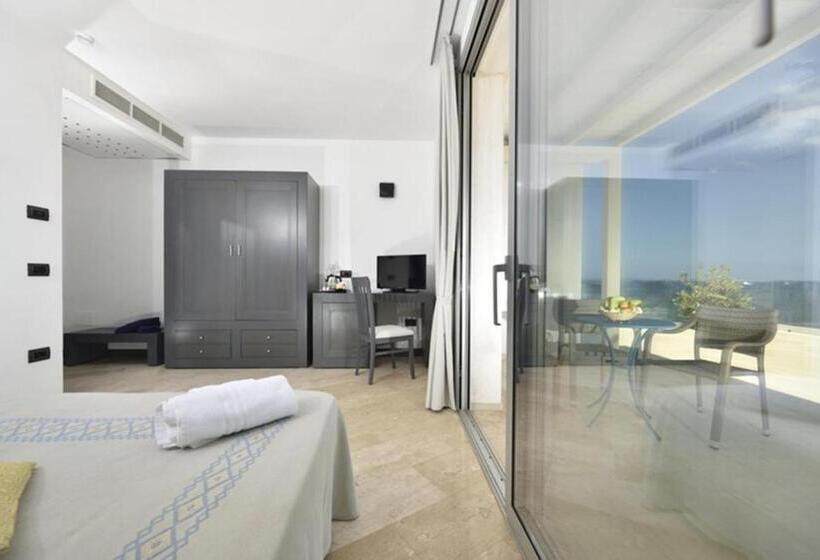 اتاق خانوادگی با چشم‌انداز جانبی دریا, Bellevue Sardinia Resort, Affiliated by Meliá