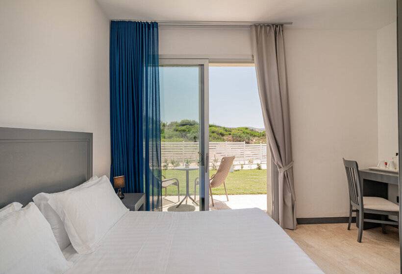 اتاق اساندارد با چشم‌انداز جانبی به دریا, Bellevue Sardinia Resort, Affiliated by Meliá