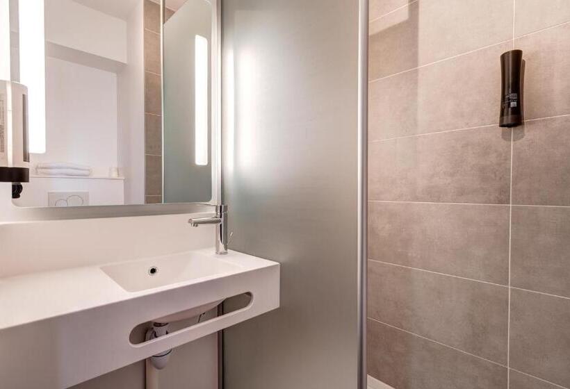 Номер Стандарт Трехместный, B&b Hotel Versailles Rocquencourt