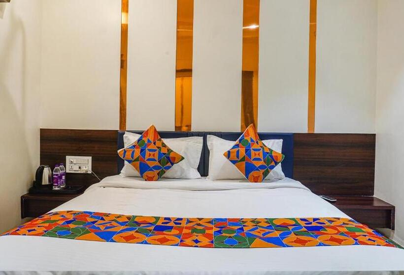 Quarto Deluxe, Fabhotel Tulsi Park   Nr Sai Baba Temple