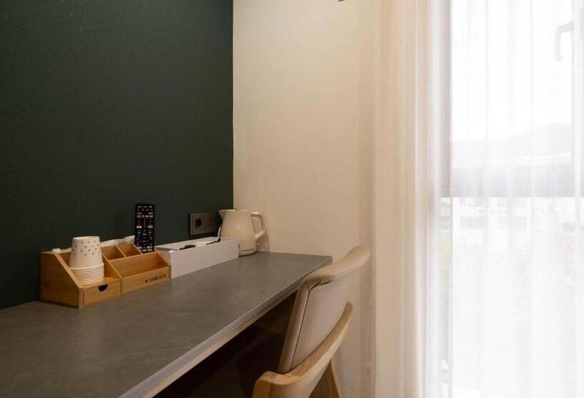 اتاق لوکس, Hound Hotel Gimhae Samgye