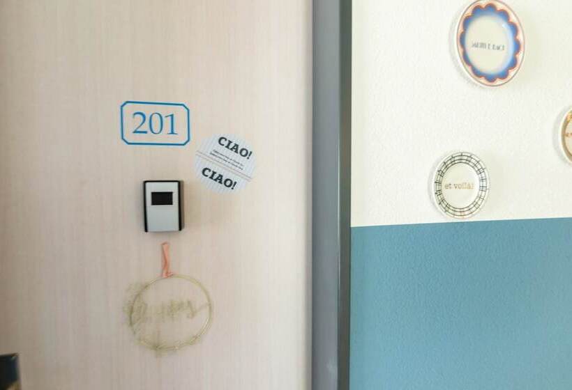 Семейный Номер, Becozy Du Lac Self Check In Hotel Riviera Edition