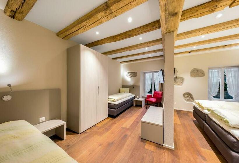 标准三人间, Gasthaus Hirschen