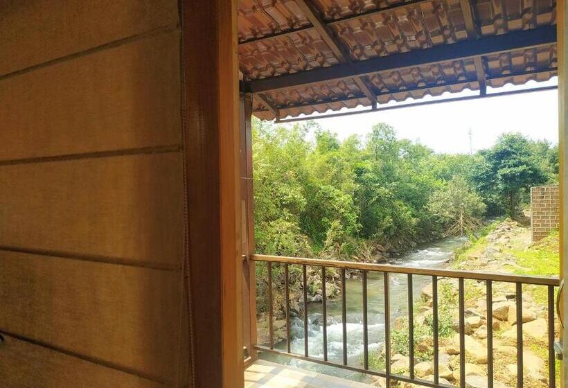 Номер Deluxe, Riverside County Resort