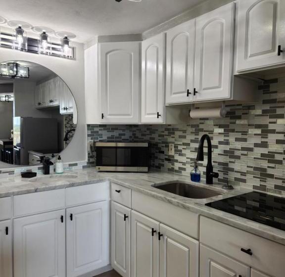 اتاق لوکس, Modern Beach Condo Daytona Beach